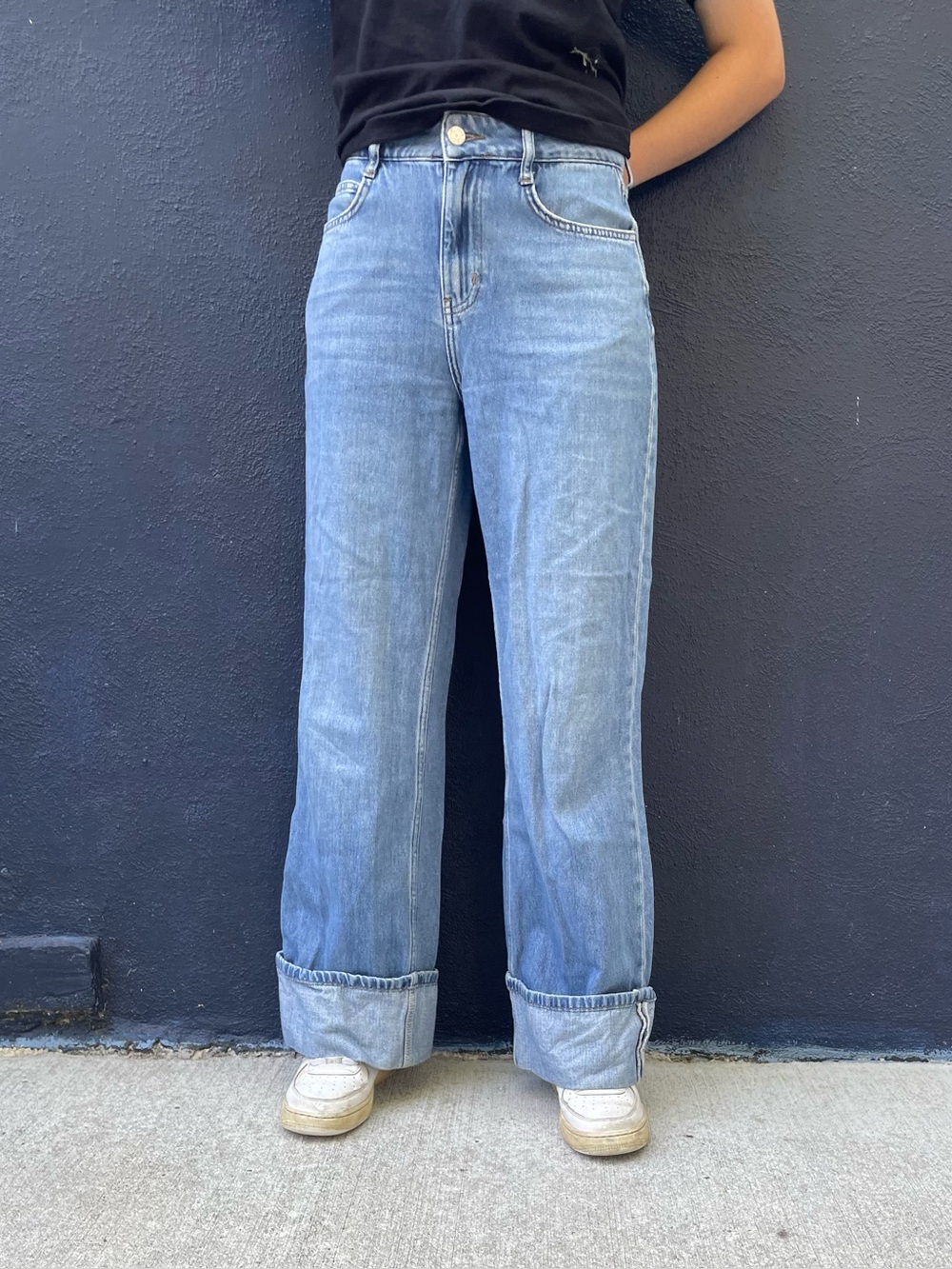 Lightwash Nobody’s Child high waisted wide leg jeans size US 6/28”